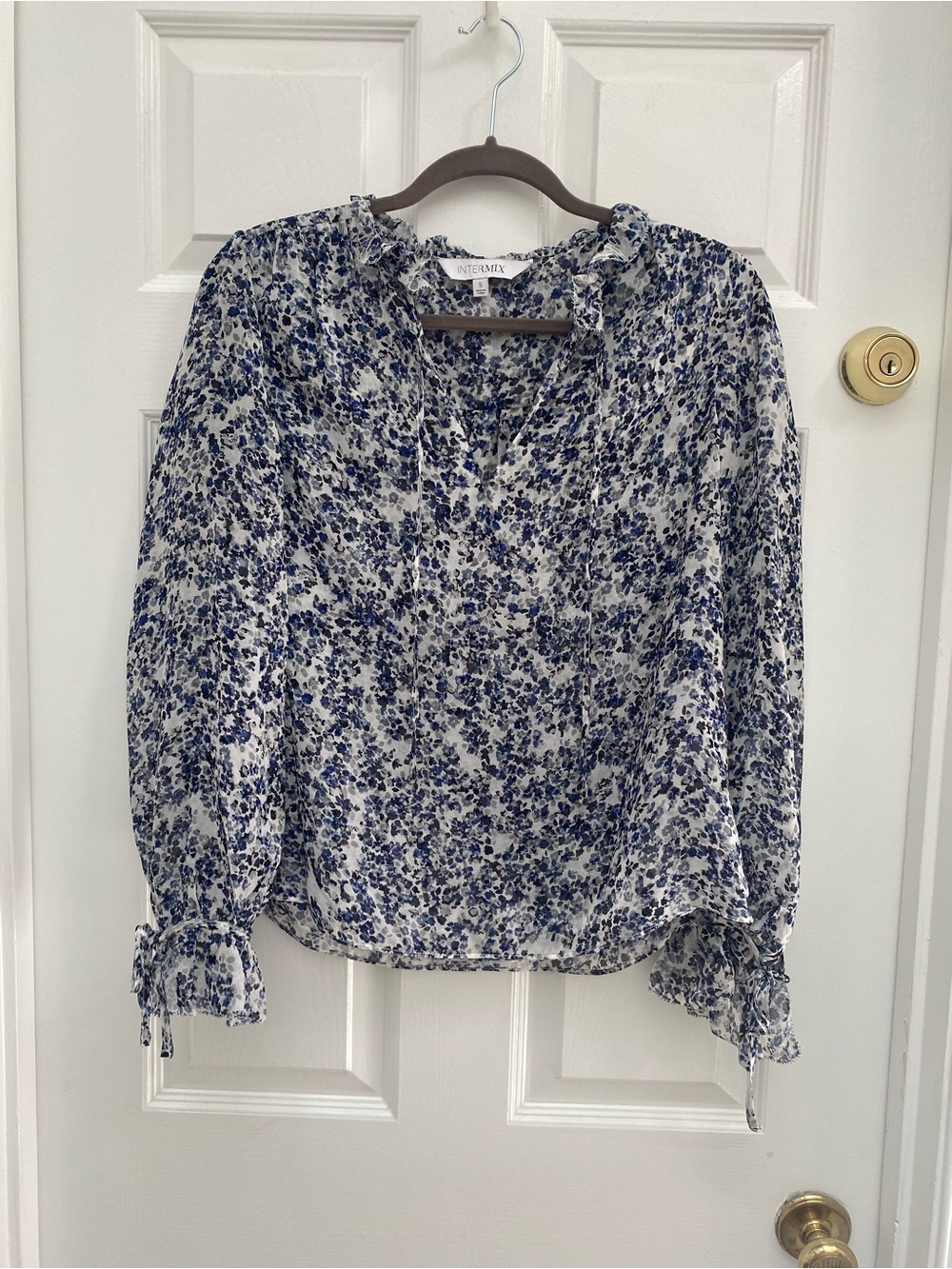 INTERMIX Blue & White Floral Ruffle Details Long Sleeve Blouse w Tie Neck - S